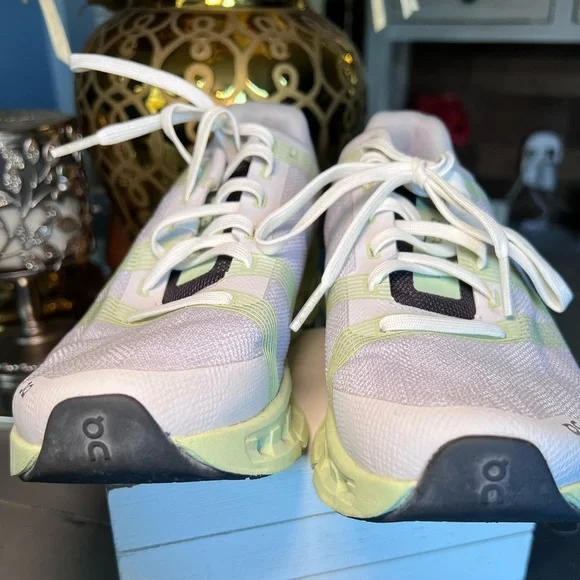 On Cloudgo Running Shoe  Women’s Size 7 White/Meadow 55.98624 - Picture 5 of 8